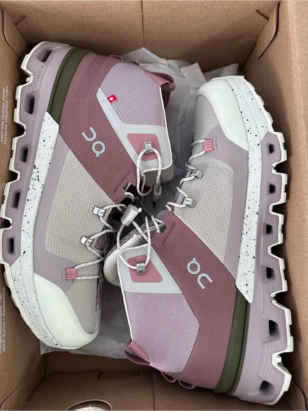 On Running Cloudtrax Sneakers Rose/Ivory